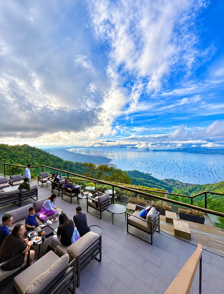 Starbucks Reserve Hiraya